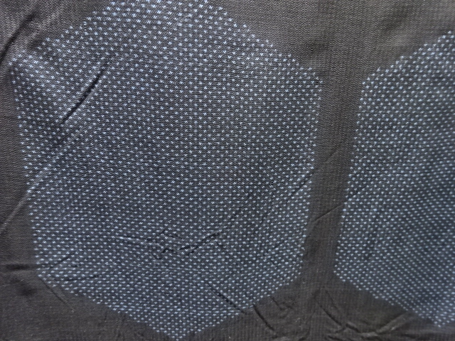 JAPANESE KIMONO / ANTIQUE KIMONO / SILK / DORO OSHIMA TSUMUGI / WOVEN KIKKO PATTERN / 5MARUKI